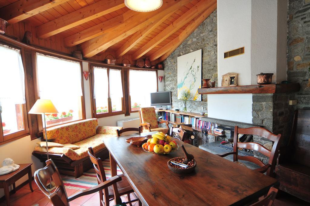 Agriturismo La Fonte Di Mariella Gravedona Luaran gambar