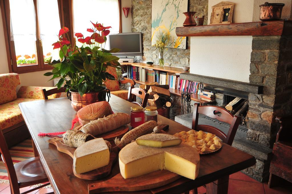Agriturismo La Fonte Di Mariella Gravedona Luaran gambar