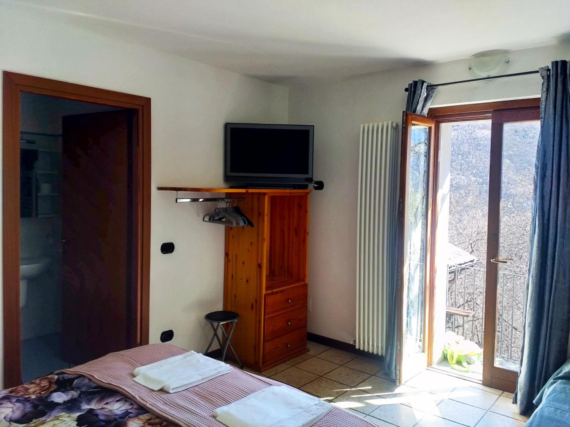 Agriturismo La Fonte Di Mariella Gravedona Luaran gambar