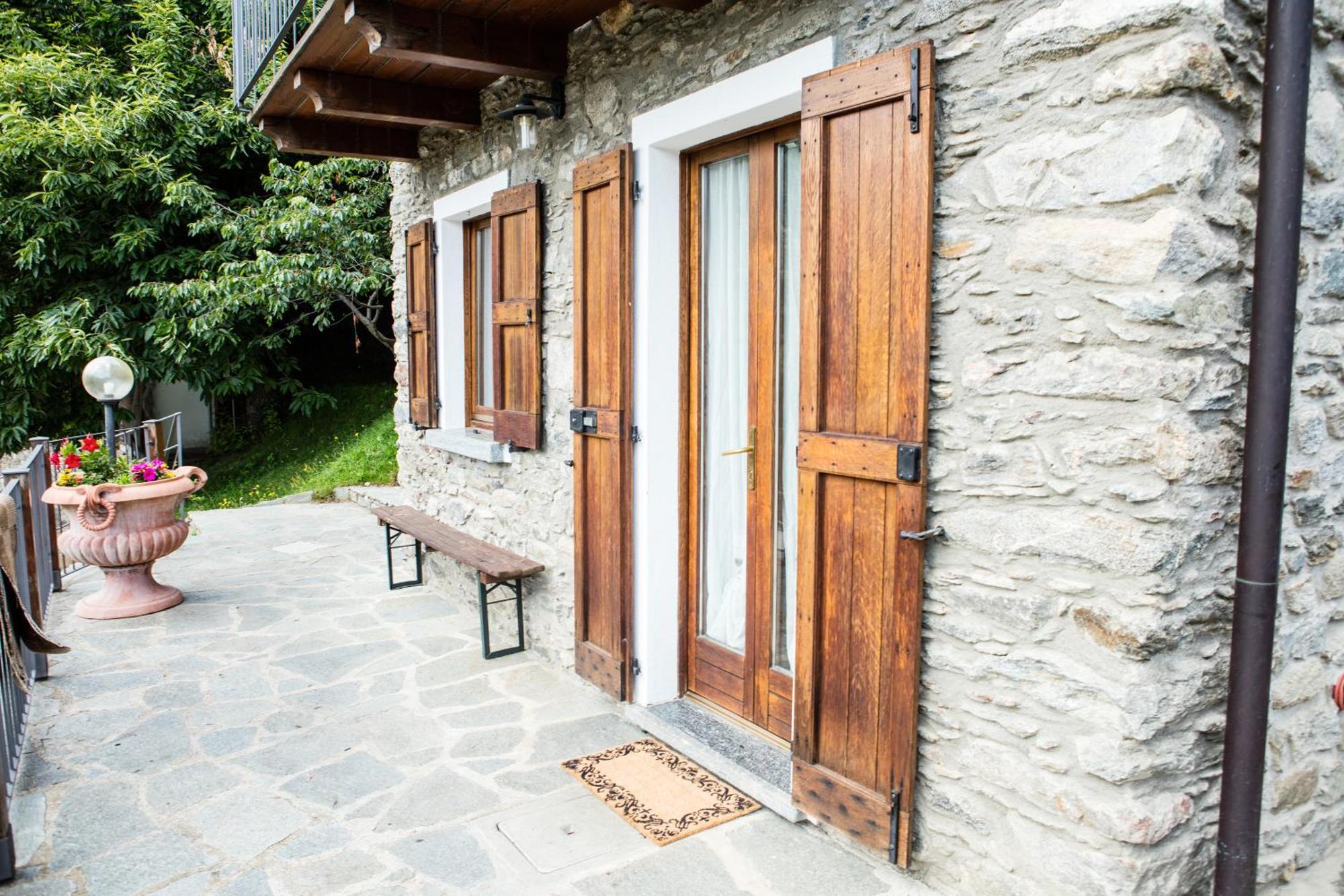Agriturismo La Fonte Di Mariella Gravedona Luaran gambar