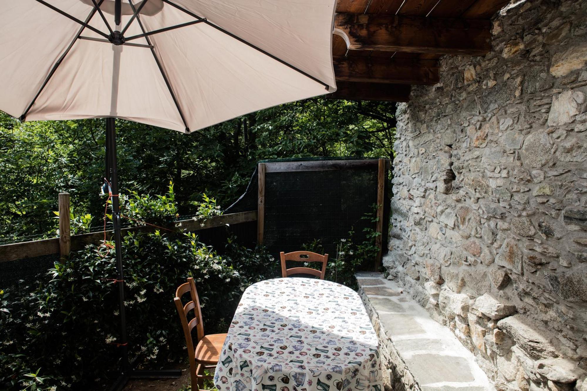 Agriturismo La Fonte Di Mariella Gravedona Luaran gambar