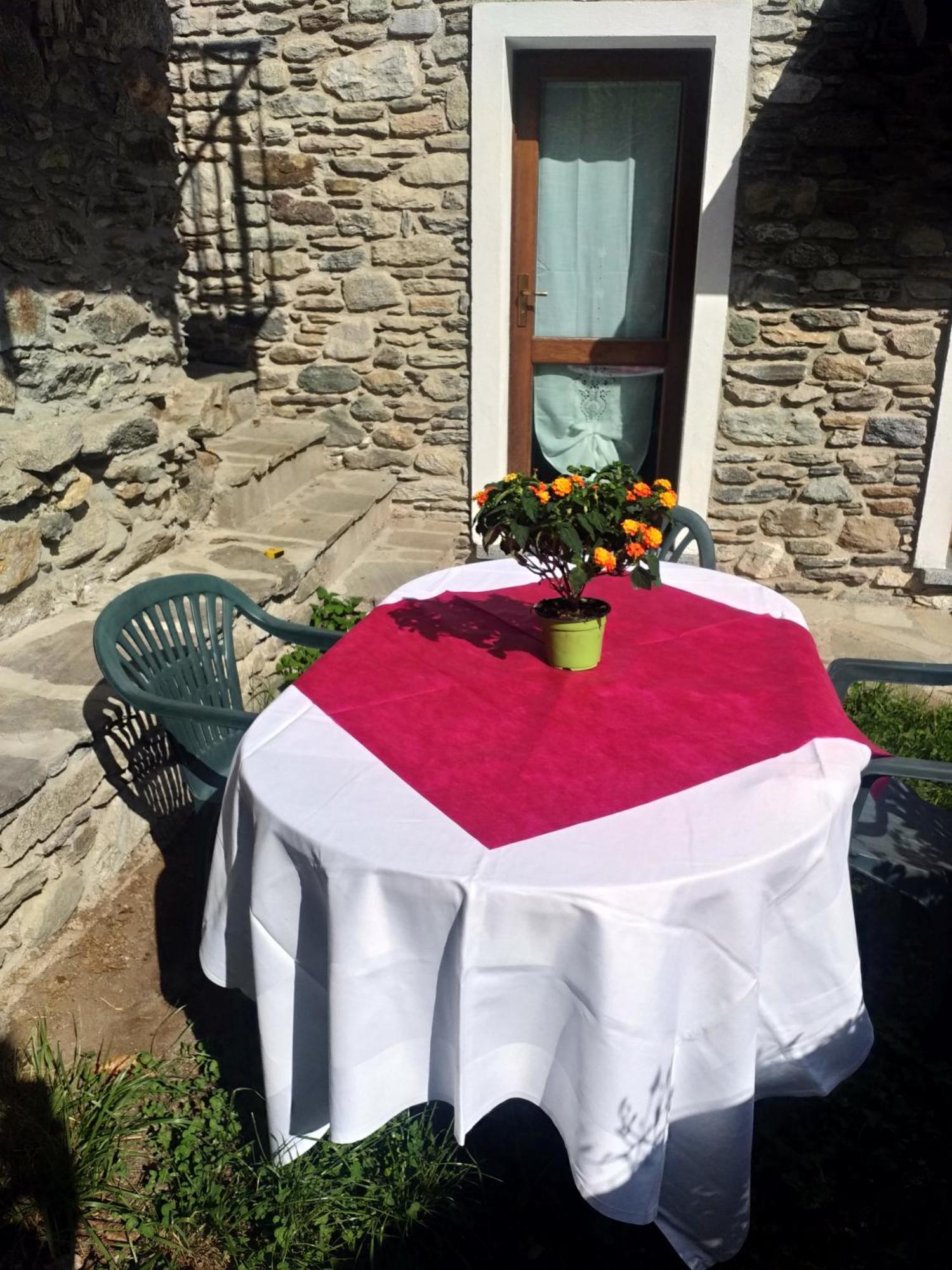 Agriturismo La Fonte Di Mariella Gravedona Luaran gambar